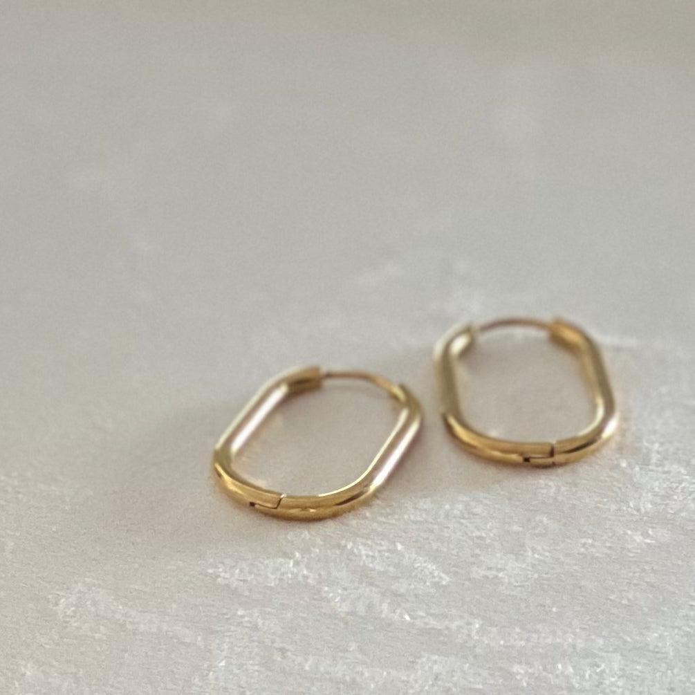 Hinged Oval Hoops