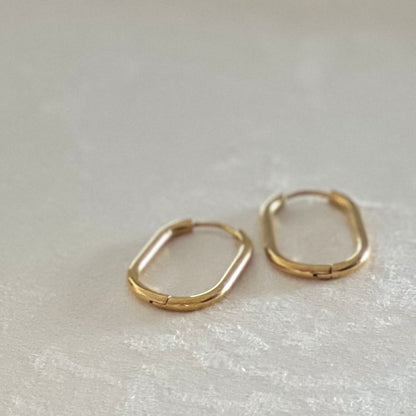 Hinged Oval Hoops