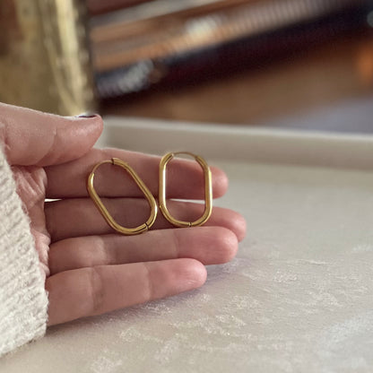 Hinged Oval Hoops