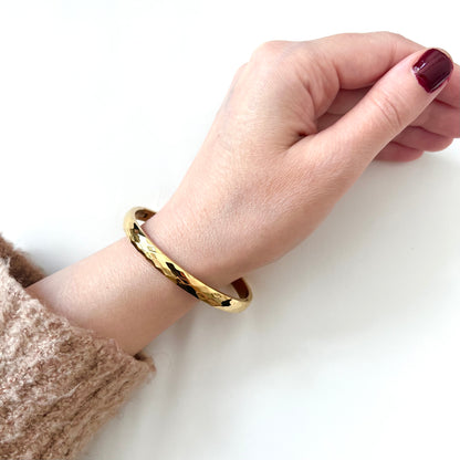 Perfect Fit Gold Hinged Bangle