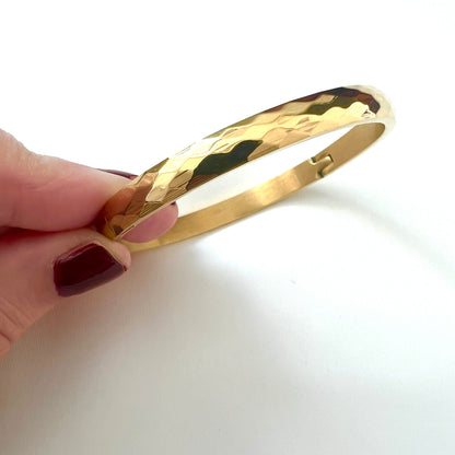 Perfect Fit Gold Hinged Bangle